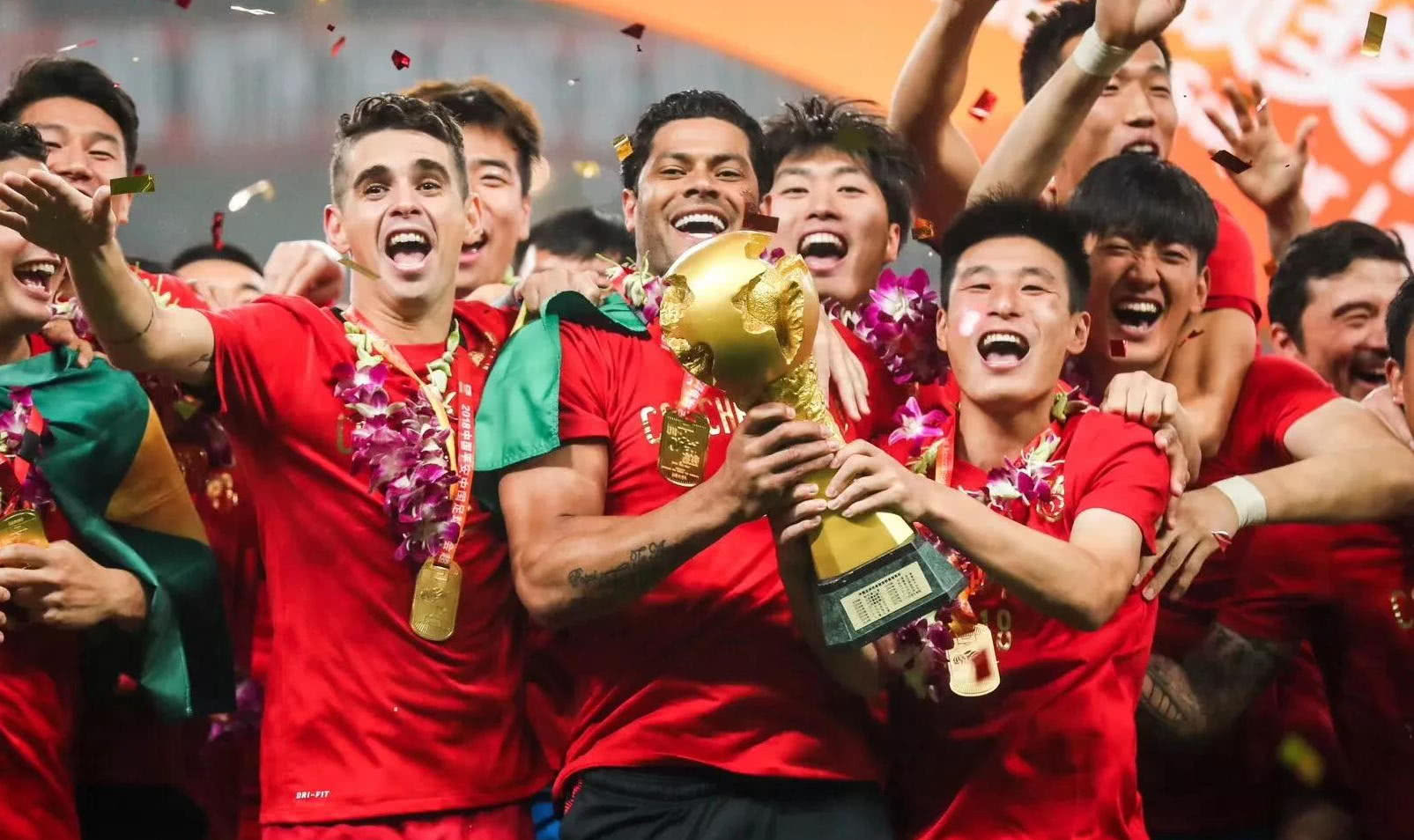 库里让队友 库里让队友